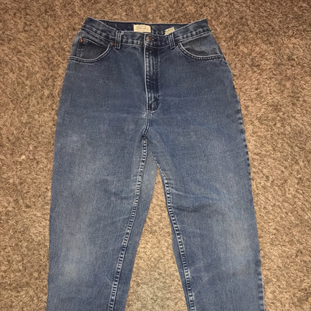 I’m selling jeans that I bought but I never used